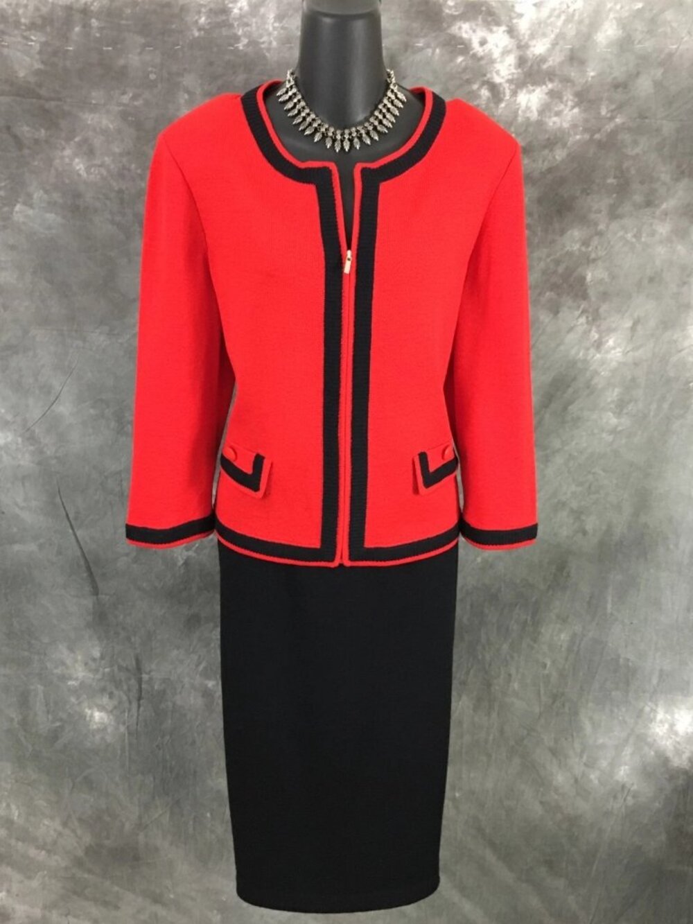 BEAUTIFUL St John collection knit red black jacket skirt suit size 10